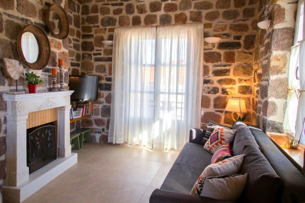Lithos Poros Villa *